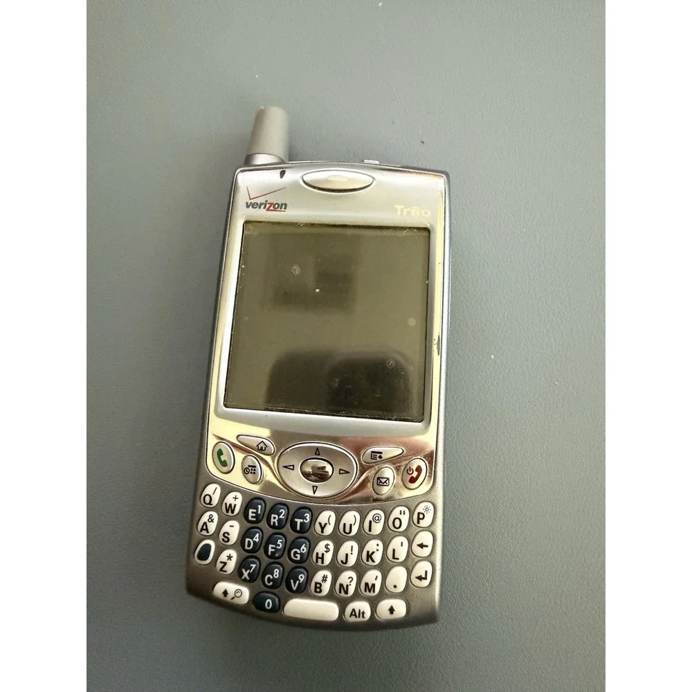 Palm Treo Bundle – Verizon Models 650 & 700w (CDMA Collector's Lot) UNTESTED